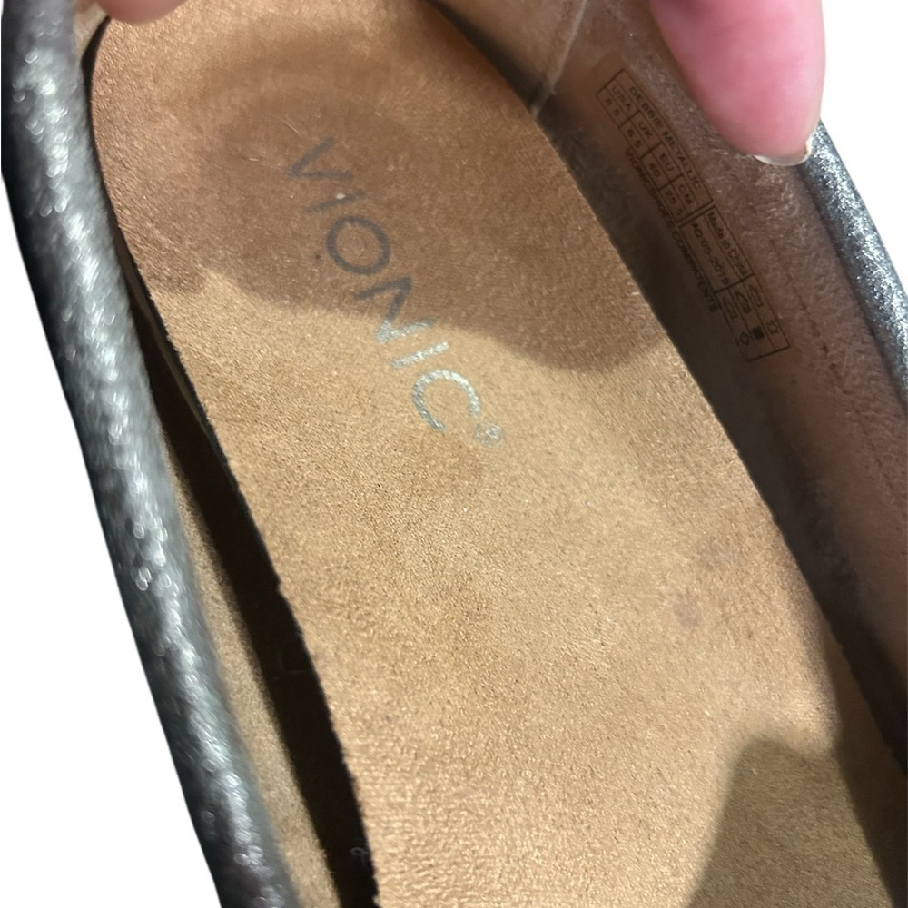 Excellent Like New Vionic Debbie Leather Metallic Slip on Loafers - Picture 3 of 3